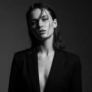 Ultra-Realistic Editorial Fashion Portrait Prompt