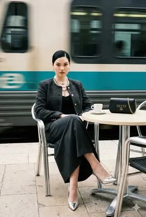 Ultra-Realistic Street-Fashion Portrait with Motion Blur