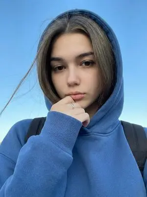Instagram-Style Casual Portrait Prompt with Identity Lock