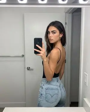 Viral TikTok Mirror Selfie Prompt