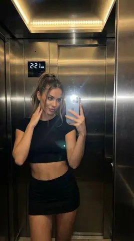 Nightlife Flash Mirror Selfie Prompt
