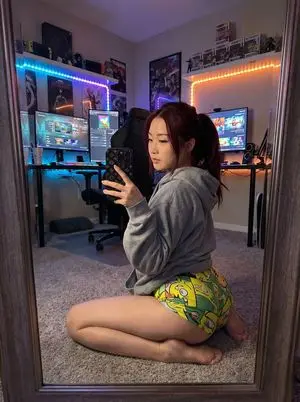 Detailed JSON Prompt for Gamer Girl Selfie