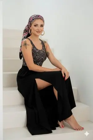 High-Quality Full-Body Fashion Photograph Prompt
