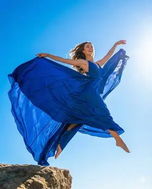 High-Fashion Dynamic Leap Commercial Prompt