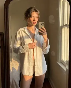 Golden Hour Mirror Selfie Realism