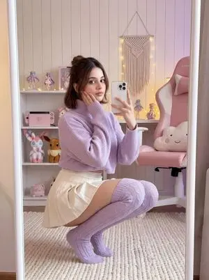 Soft Gamer Aesthetic Mirror Selfie in Lavender Light