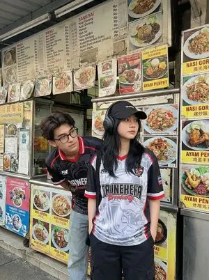 Candid Street Photography of Young Adults at a Southeast Asian Food Stall