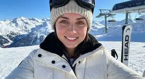 Ana de Armas Winter Ski Selfie Prompt for Nano Banana Pro