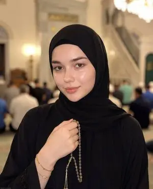Ultra-Realistic Muslimah Portrait Prompt