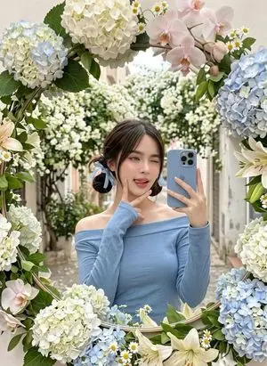 Floral Mirror Selfie