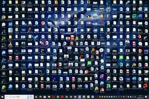 Hopelessly Cluttered Desktop Screen