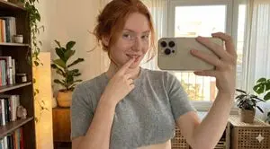 Deep Focus Selfie: Natural Copper Redhead