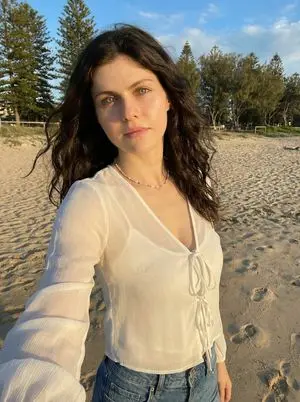 Golden Hour Beach Selfie Prompt