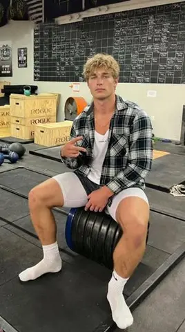 Gym Bro Aesthetic Photo Analysis