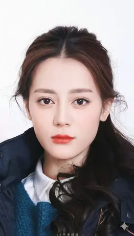 Vogue-Style Beauty Portrait (Dilireba Dilmurat)