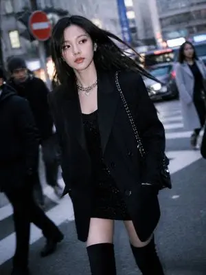 Moody Black Outfit Street Style
