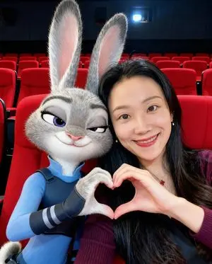 Zootopia Character Photo Prompt