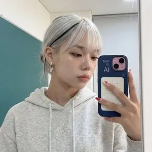 JSON Prompt Generation for Hyper-Realistic AI Photos