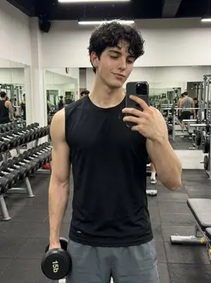 Hyper-Realistic Gym Mirror Selfie