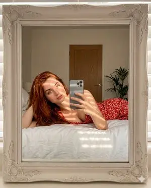 Aesthetic Mirror Selfie Prompt for Gemini Nano Banana Pro