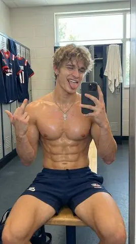 Candid Gym Mirror Selfie Prompt