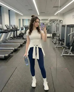 Full-Body Mirror Selfie in a Modern Gym