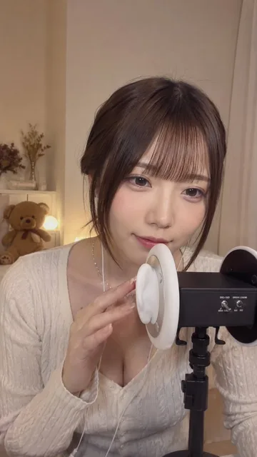YouTube Thumbnail - Japanese ASMR Streamer Studio