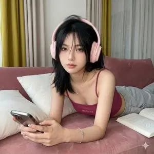 Seductive Sofa Selfie Prompt