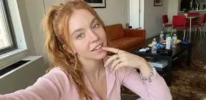 Hyper-Realistic 'Instagram Baddie' Selfie of Ana De Armas