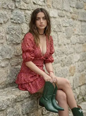Bohemian Ana de Armas with Cowboy Boot