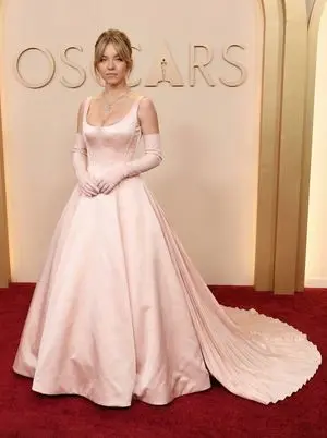 Sydney Sweeney Red Carpet Glamour